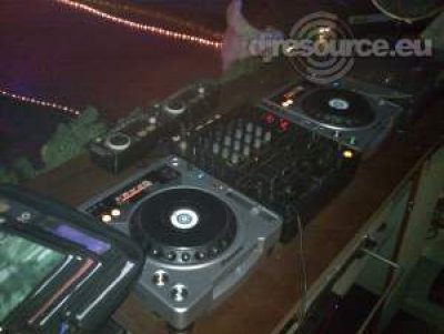Booth: Cafe Notre Dame`s DJ-Booth
